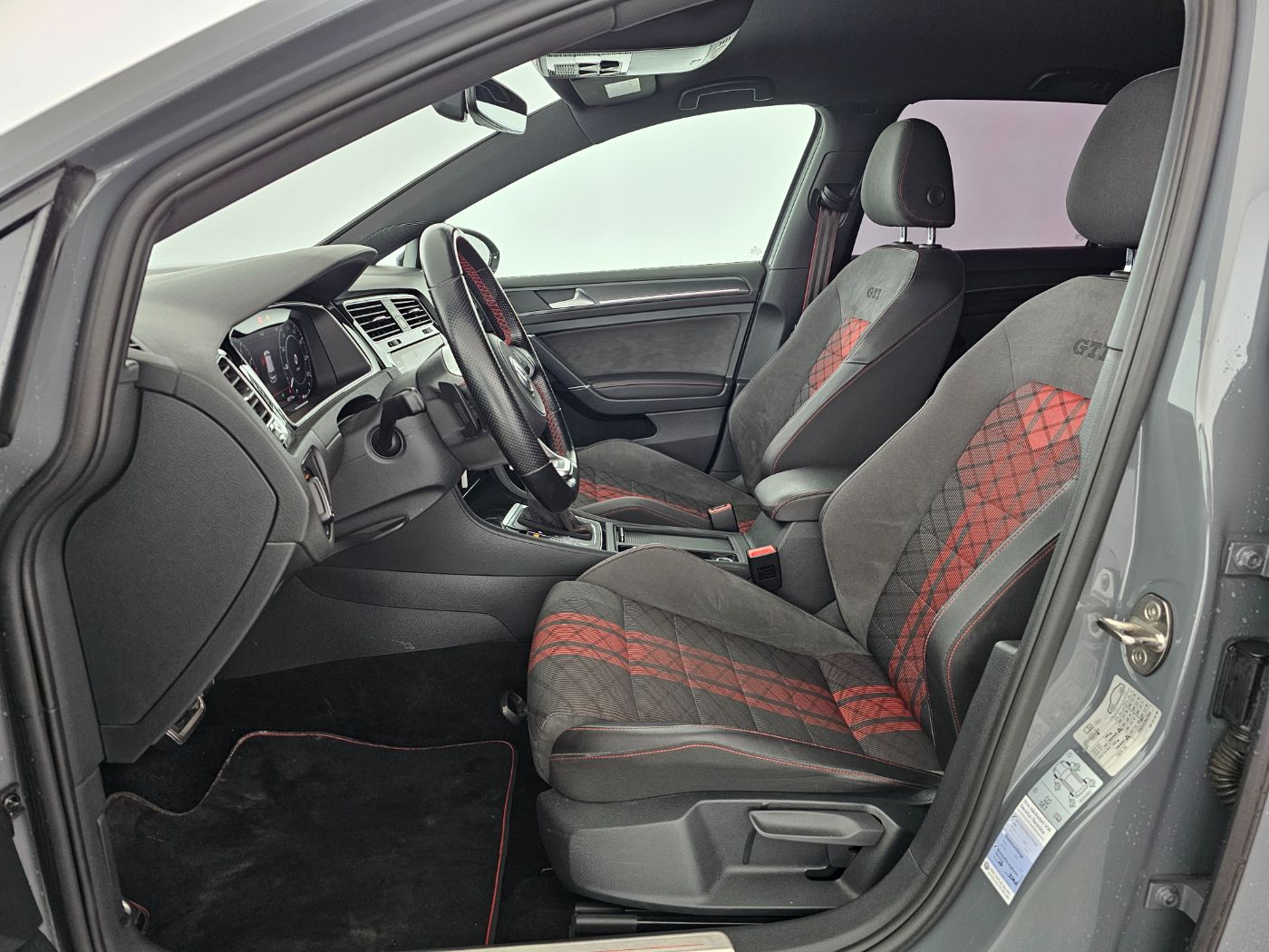 VW Golf VII 2.0 TSI GTI TCR DSG | Bild 14 von 26