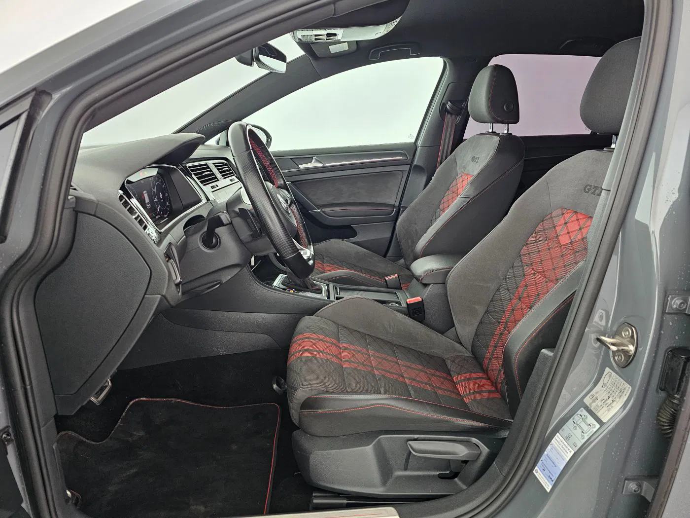 VW Golf VII 2.0 TSI GTI TCR DSG | Bild 14 von 26