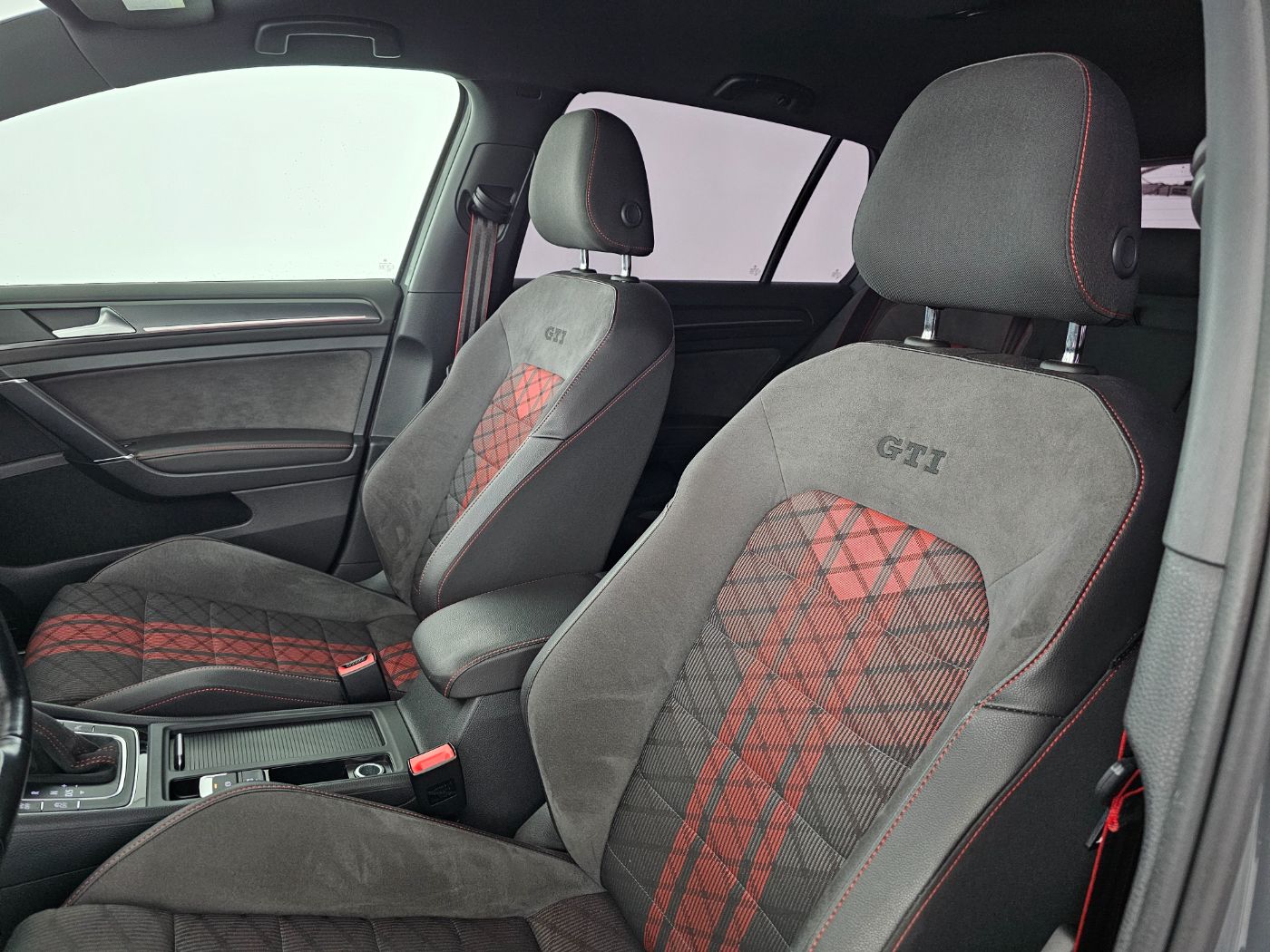 VW Golf VII 2.0 TSI GTI TCR DSG | Bild 15 von 26