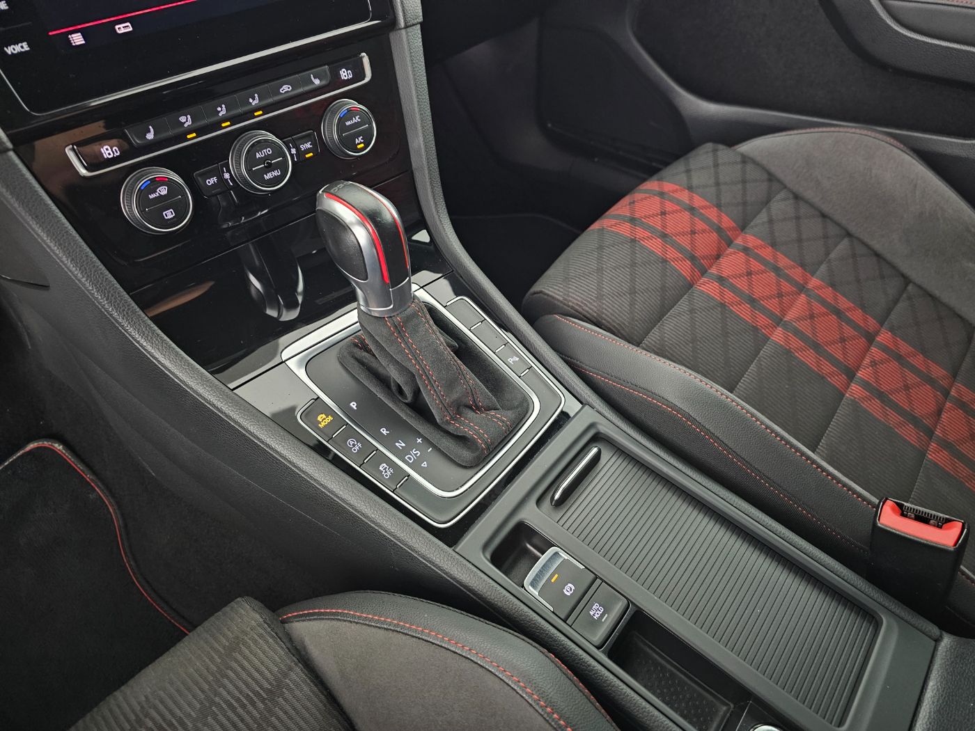 VW Golf VII 2.0 TSI GTI TCR DSG | Bild 25 von 26