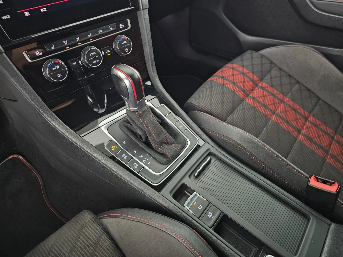 VW Golf VII 2.0 TSI GTI TCR DSG | Bild 25 von 26