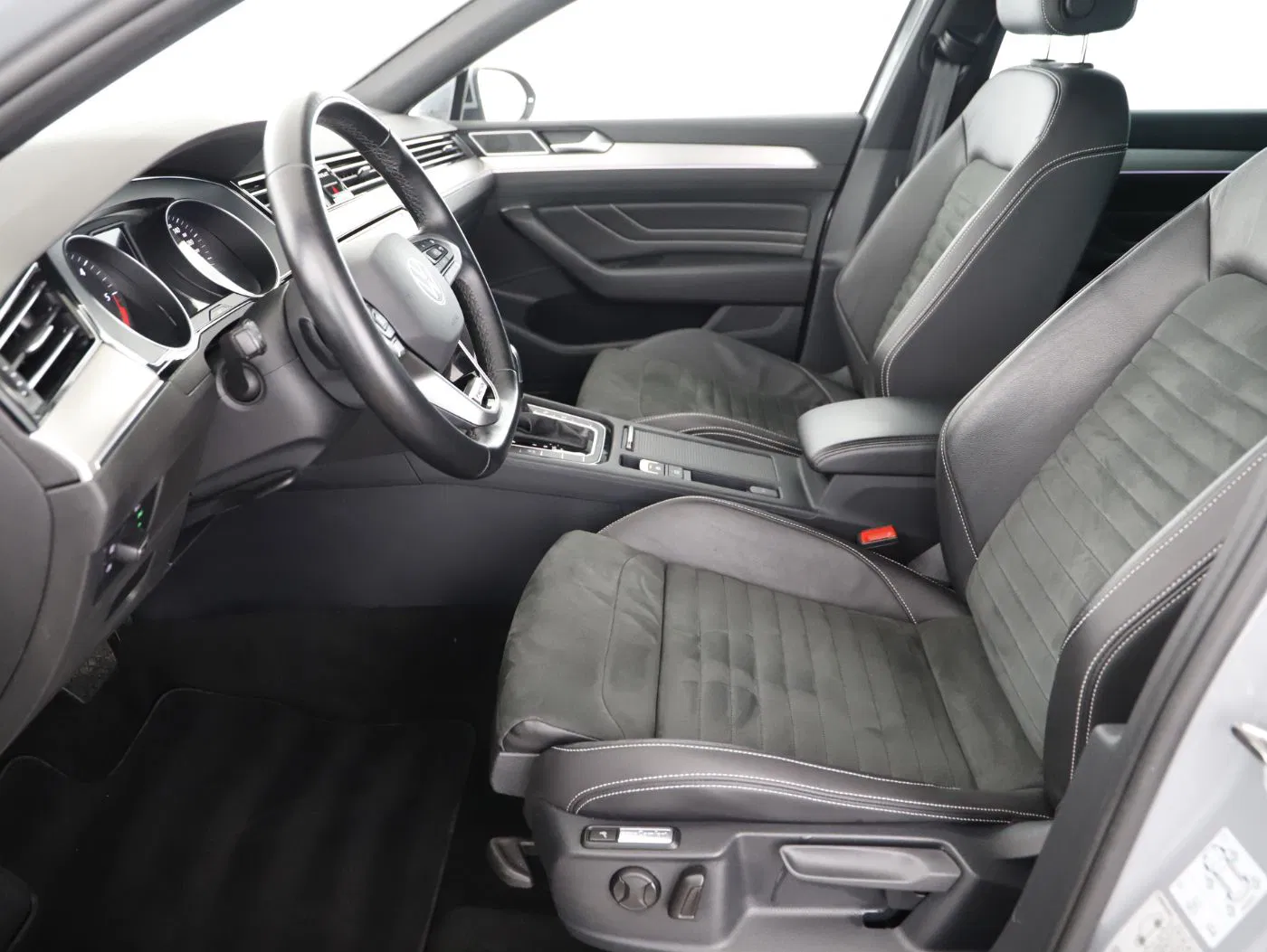 VW Passat Var. 2.0 TDI 4Mot. Eleg. DSG | Bild 13 von 25