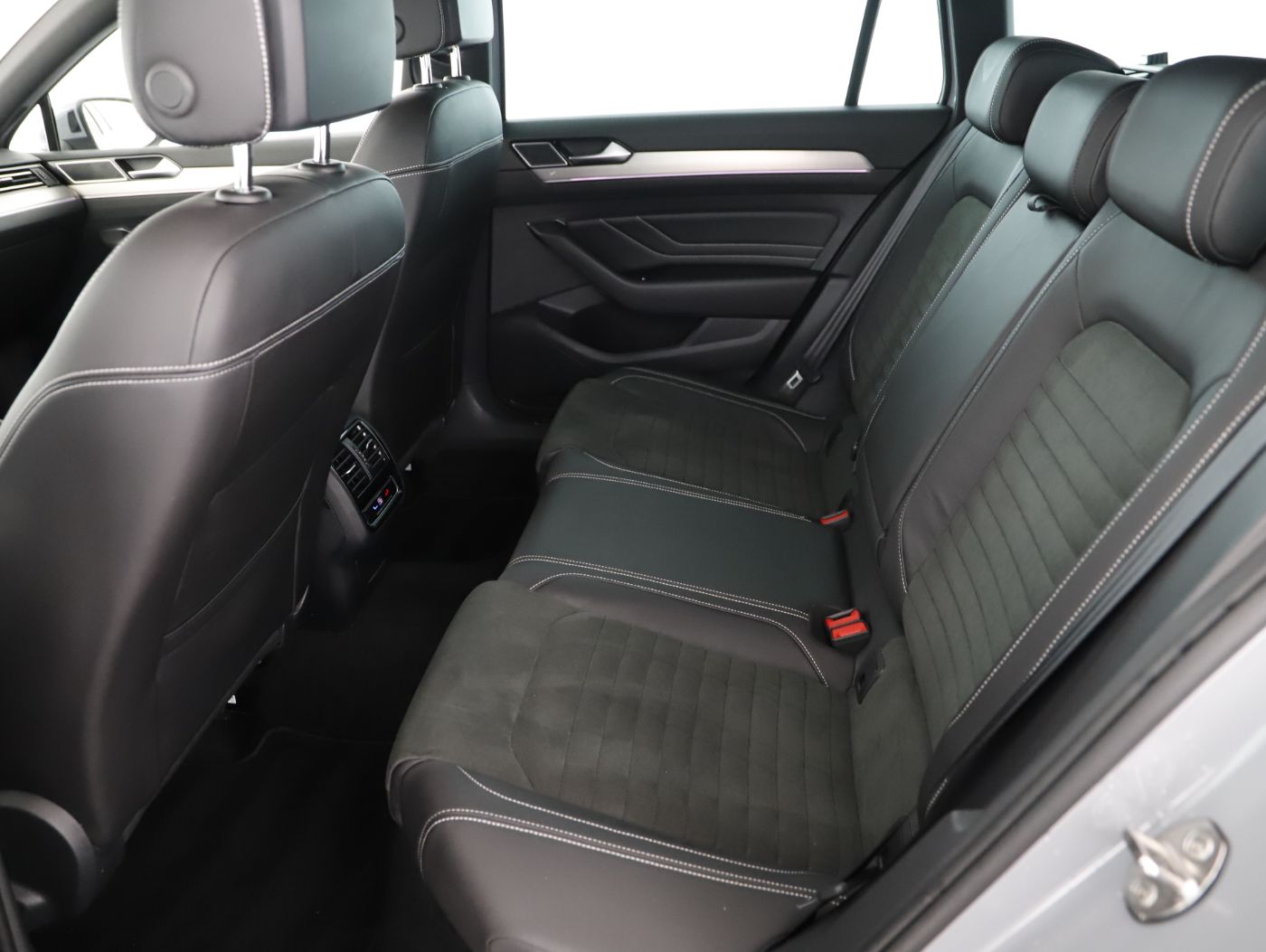 VW Passat Var. 2.0 TDI 4Mot. Eleg. DSG | Bild 22 von 25