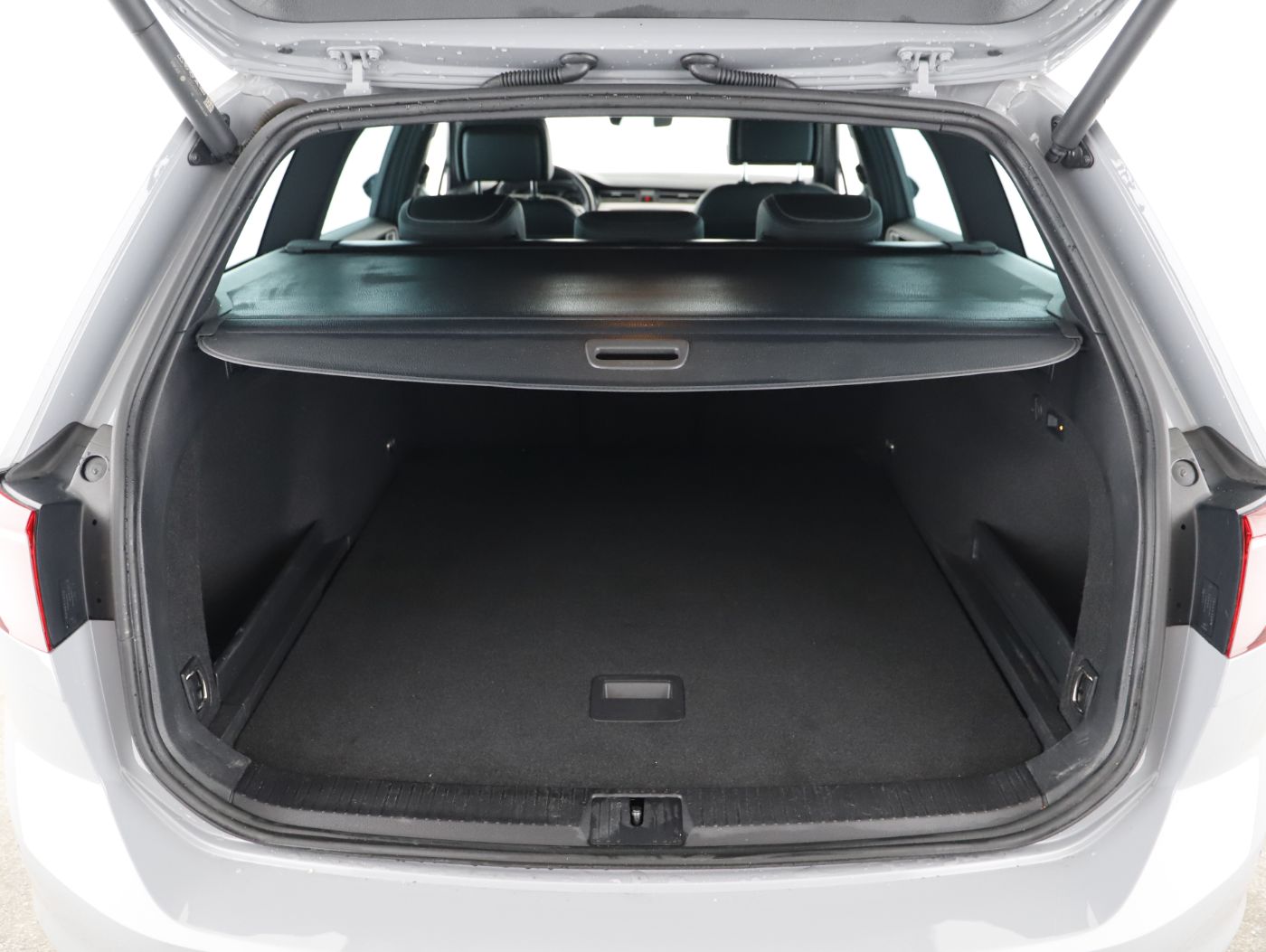 VW Passat Var. 2.0 TDI 4Mot. Eleg. DSG | Bild 23 von 25