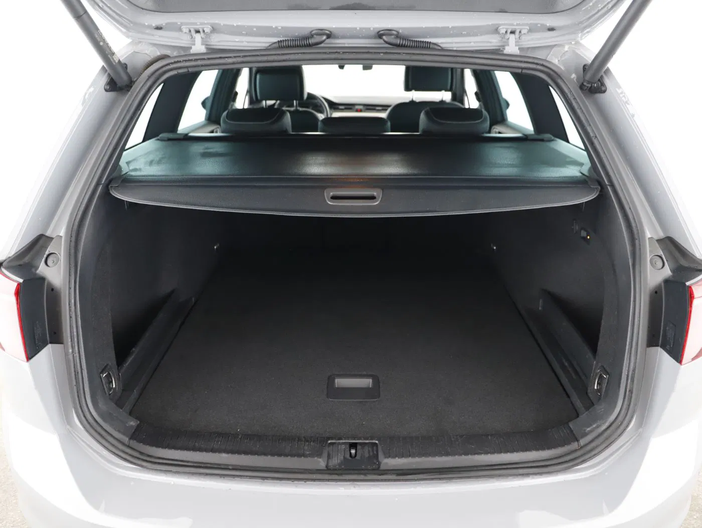 VW Passat Var. 2.0 TDI 4Mot. Eleg. DSG | Bild 23 von 25