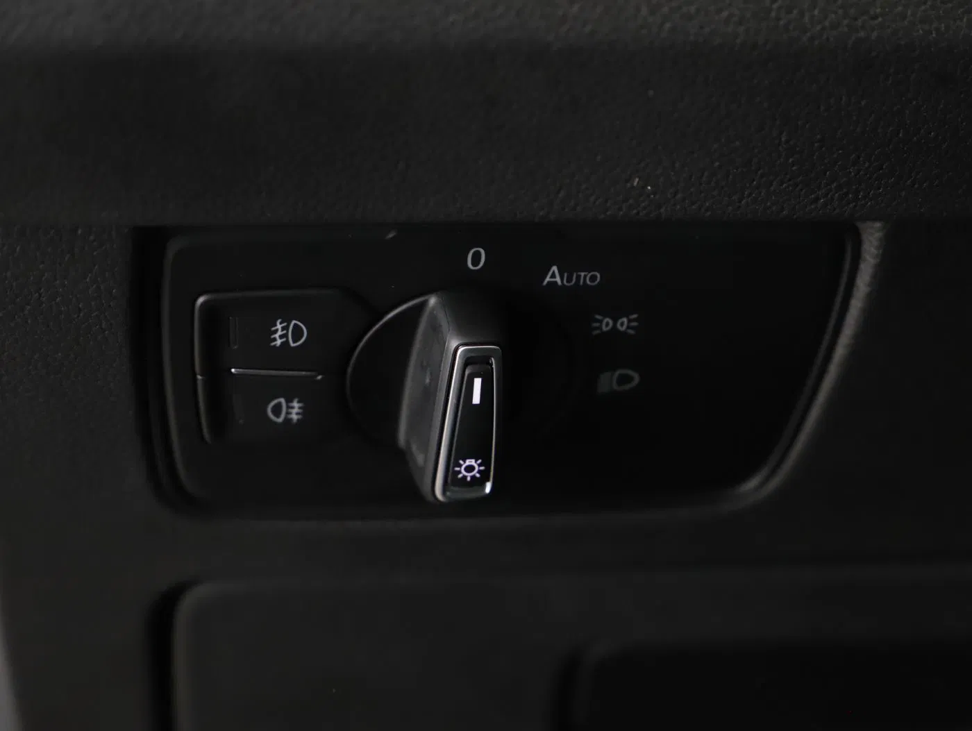 VW Passat Var. 2.0 TDI 4Mot. Eleg. DSG | Bild 9 von 26