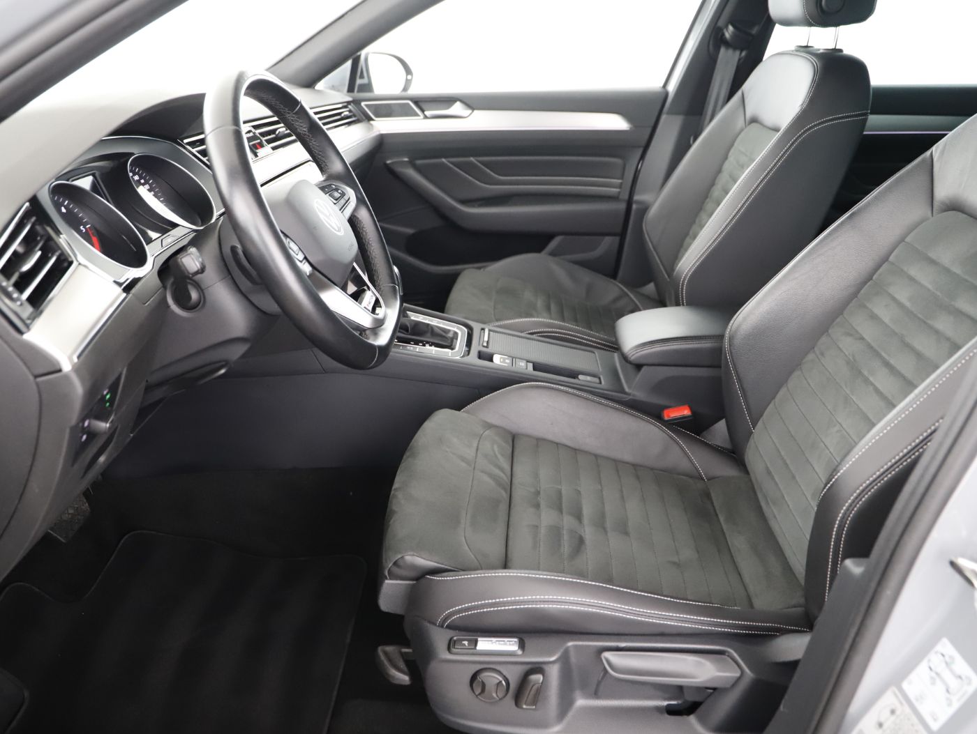 VW Passat Var. 2.0 TDI 4Mot. Eleg. DSG | Bild 14 von 26