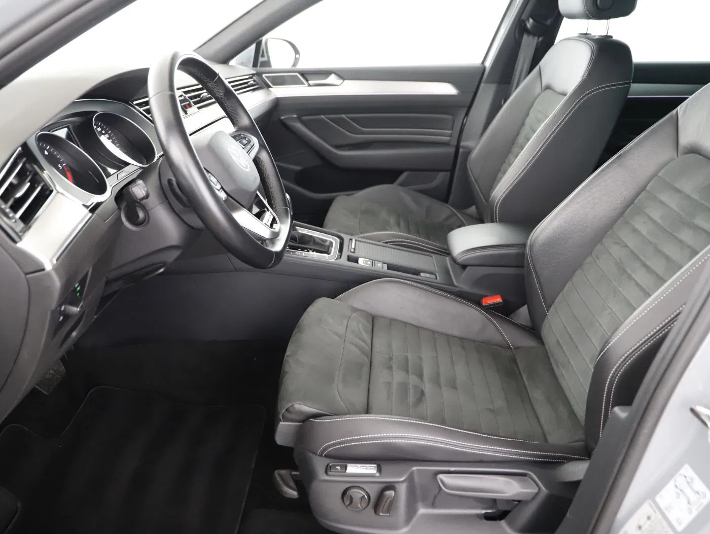 VW Passat Var. 2.0 TDI 4Mot. Eleg. DSG | Bild 14 von 26