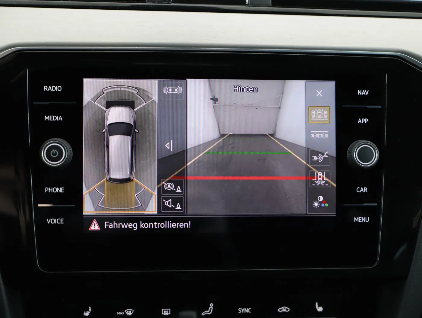 VW Passat Var. 2.0 TDI 4Mot. Eleg. DSG | Bild 19 von 26