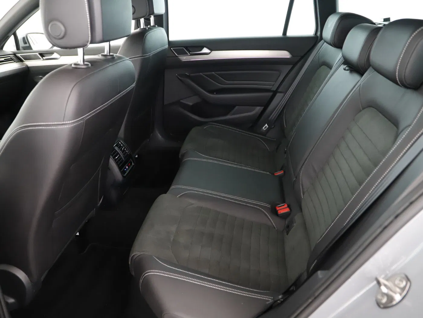 VW Passat Var. 2.0 TDI 4Mot. Eleg. DSG | Bild 23 von 26