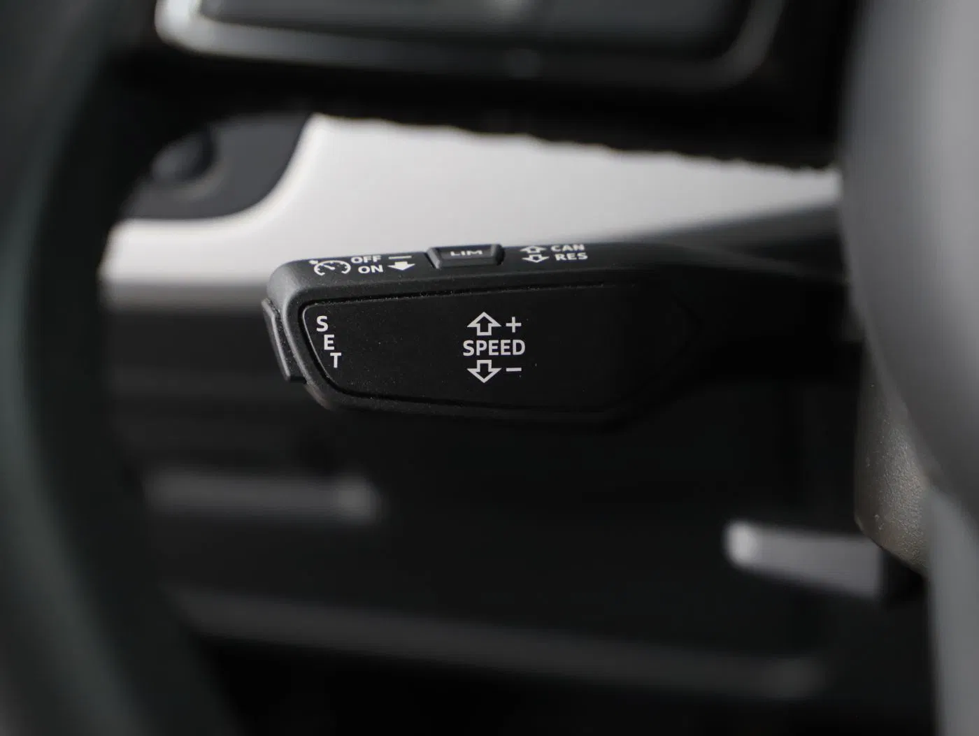 Audi A4 Avant 35 TDI S-Line | Bild 16 von 26