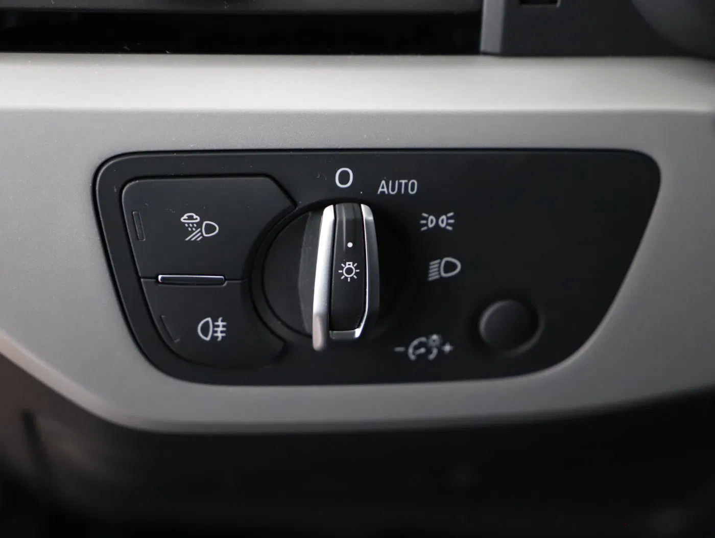 Audi A4 Avant 35 TDI S-Line | Bild 10 von 26