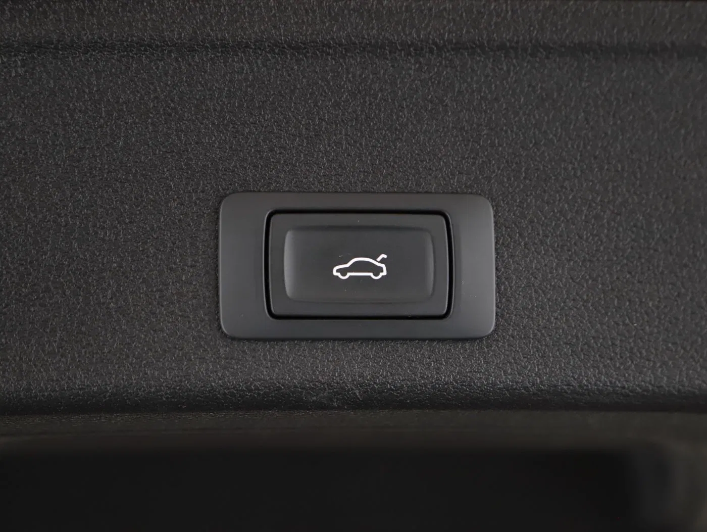 Audi A4 Avant 35 TDI S-Line | Bild 25 von 26