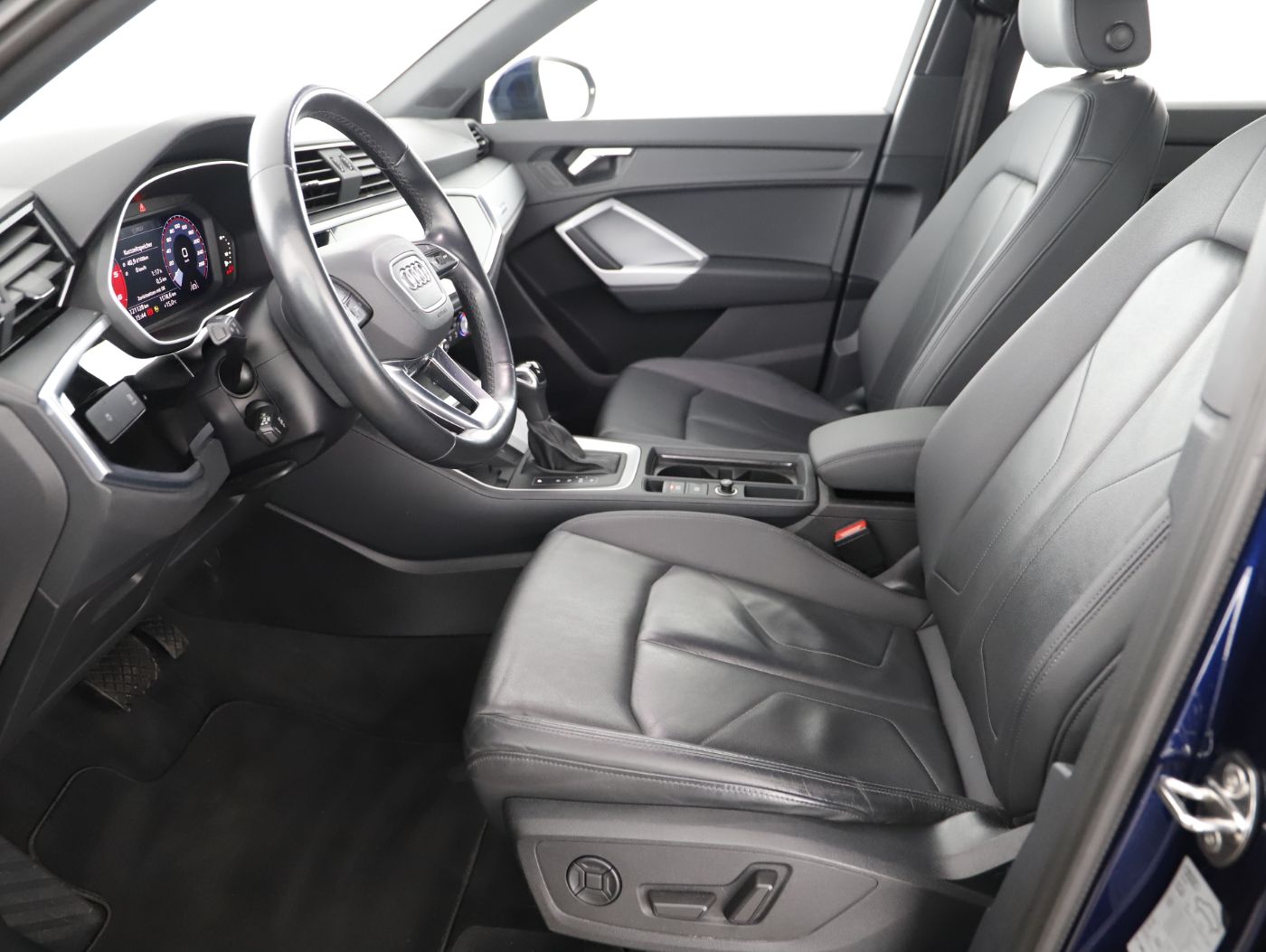 Audi Q3 35 2.0 TDI quattro advanced | Bild 10 von 25