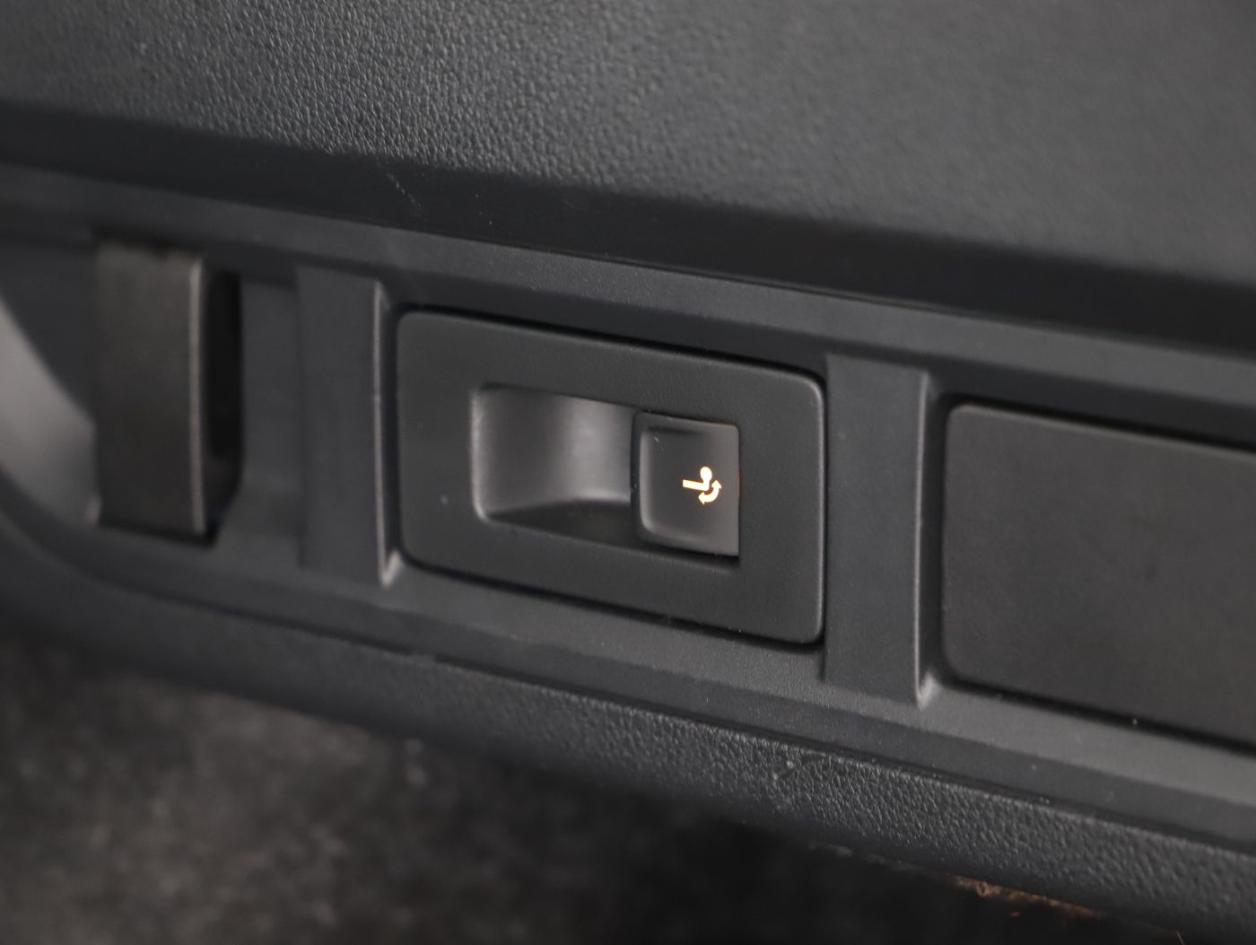 Skoda Octavia Combi 2.0 TDI Essence | Bild 24 von 25