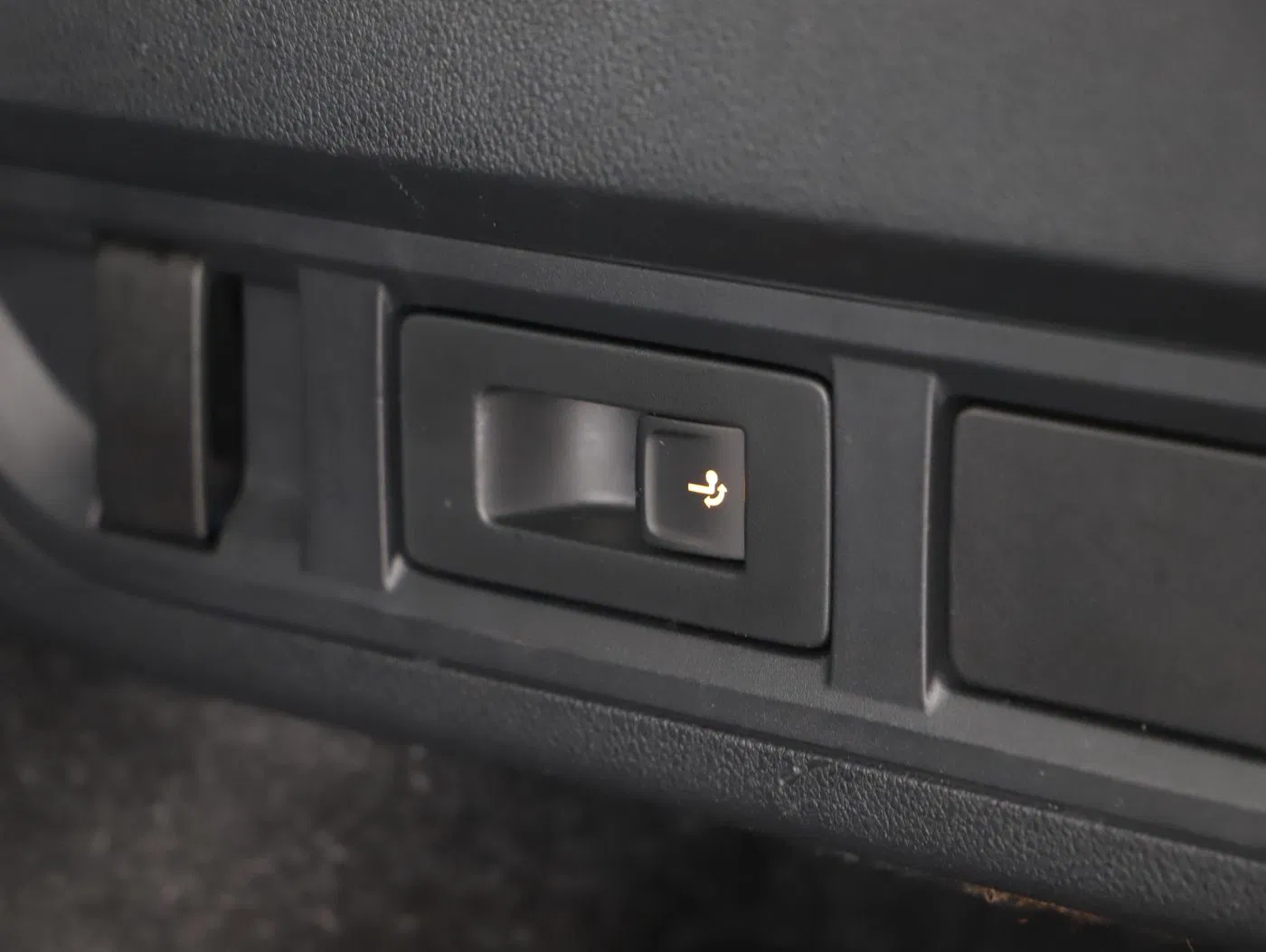 Skoda Octavia Combi 2.0 TDI Essence | Bild 24 von 25