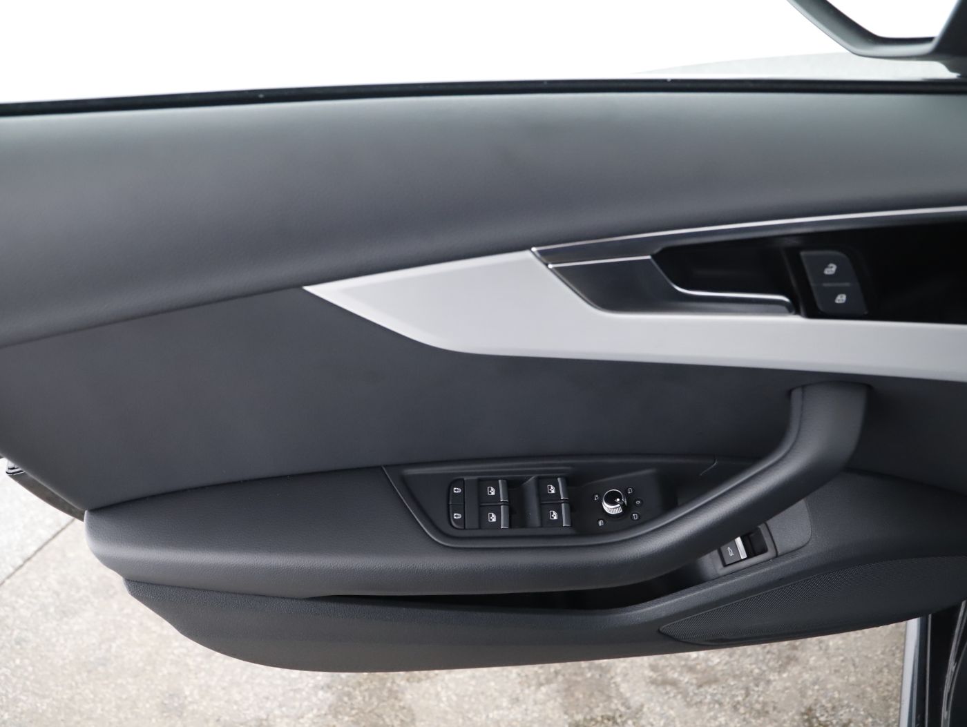 Audi A4 30 TDI S-LINE | Bild 8 von 25