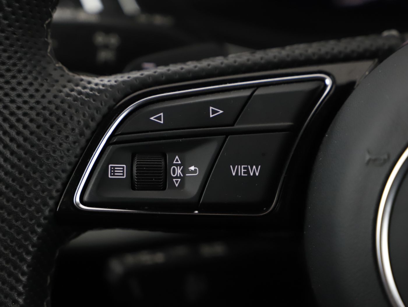 Audi A4 30 TDI S-LINE | Bild 15 von 25