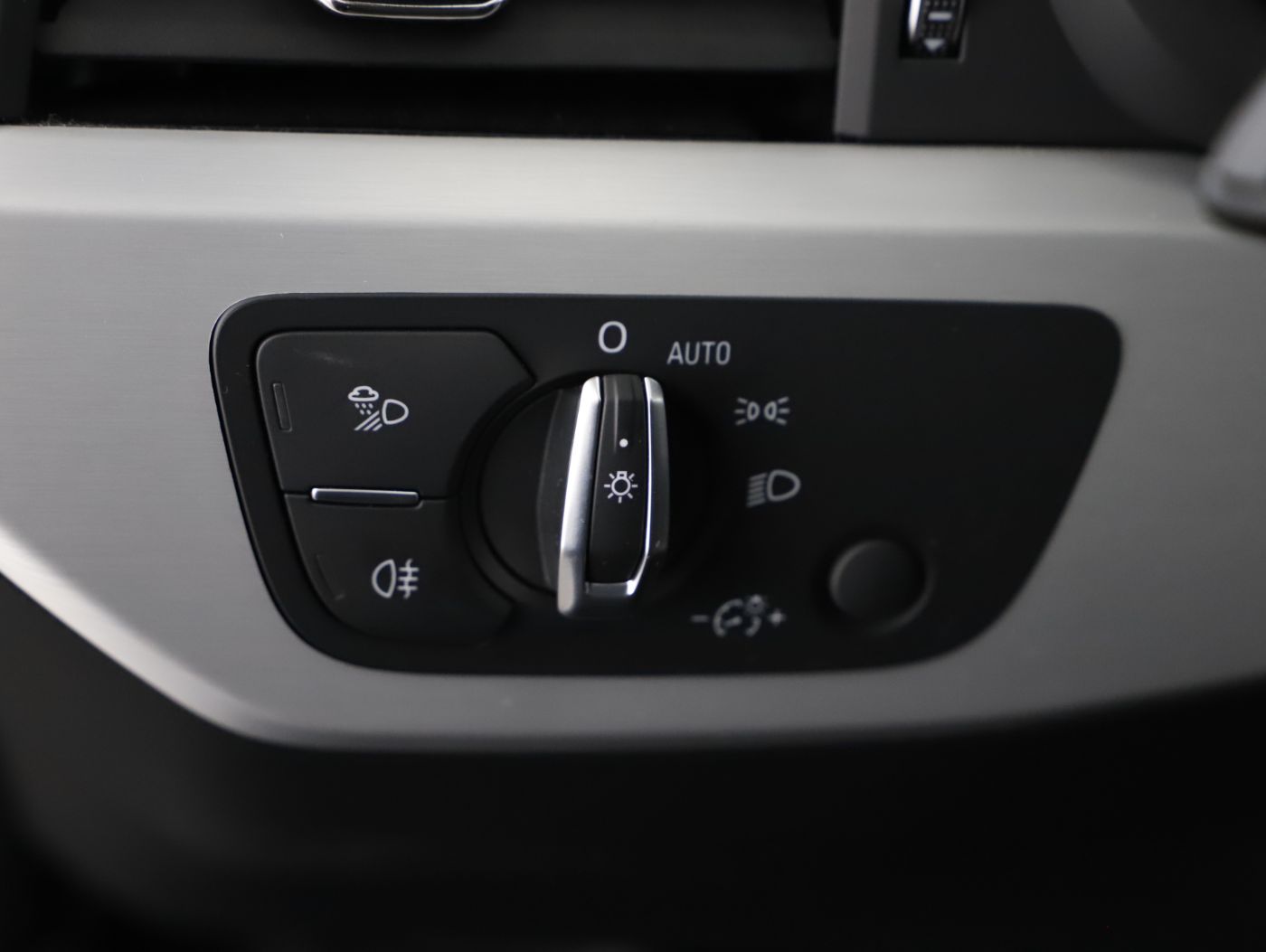 Audi A4 30 TDI S-LINE | Bild 10 von 25