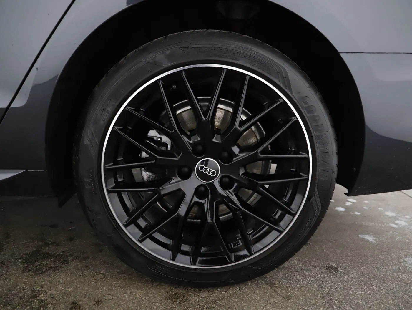 Audi A4 30 TDI S-LINE | Bild 7 von 25