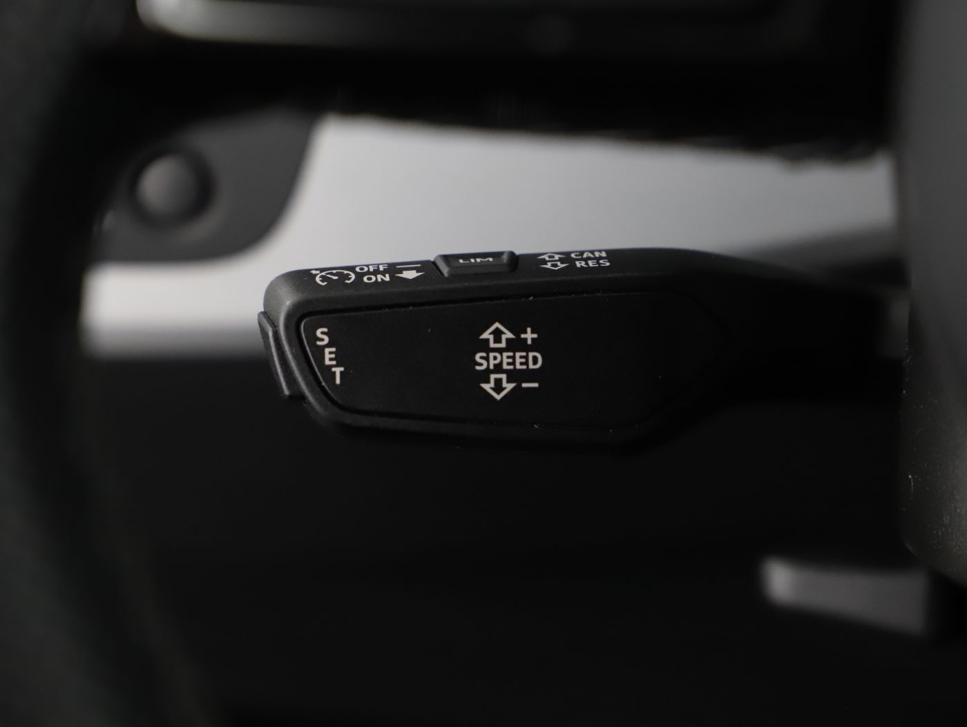 Audi A4 30 2.0 TDI advan. S-LINE | Bild 16 von 22