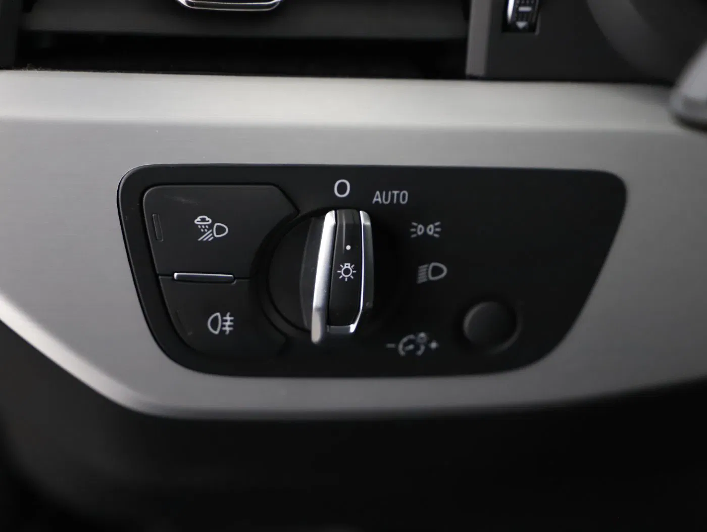 Audi A4 30 2.0 TDI advan. S-LINE | Bild 17 von 22