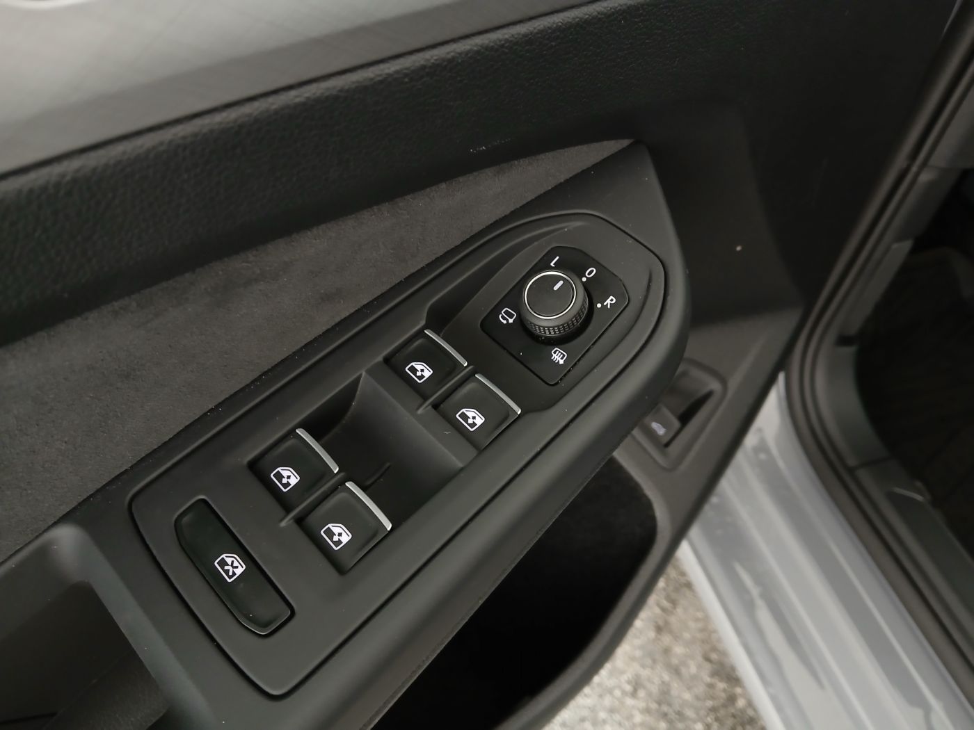 VW Golf VIII Var. 2.0 TDI DSG Life | Bild 12 von 25