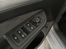VW Golf VIII Var. 2.0 TDI DSG Life | Thumbnail 12 von 25