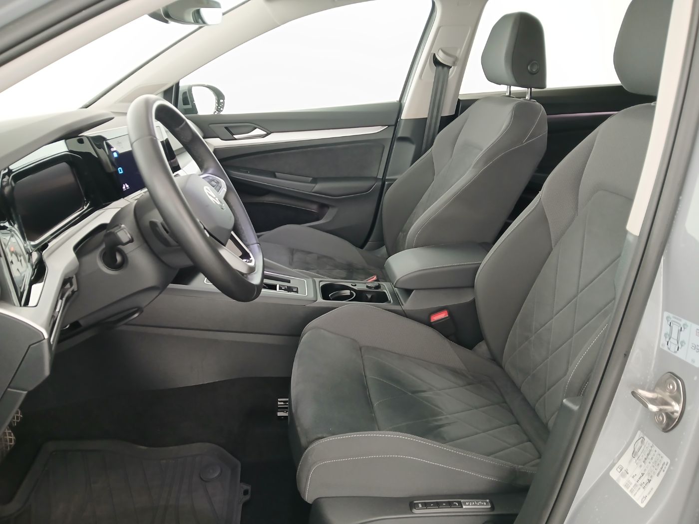 VW Golf VIII Var. 2.0 TDI DSG Life | Bild 14 von 25