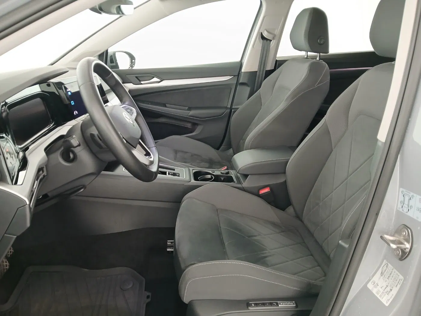 VW Golf VIII Var. 2.0 TDI DSG Life | Bild 14 von 25