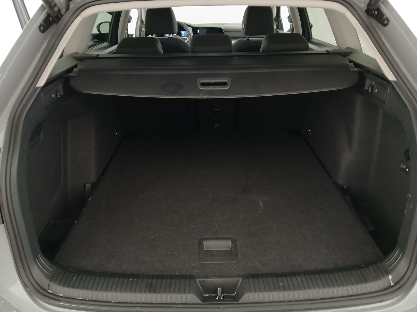 VW Golf VIII Var. 2.0 TDI DSG Life | Bild 24 von 25