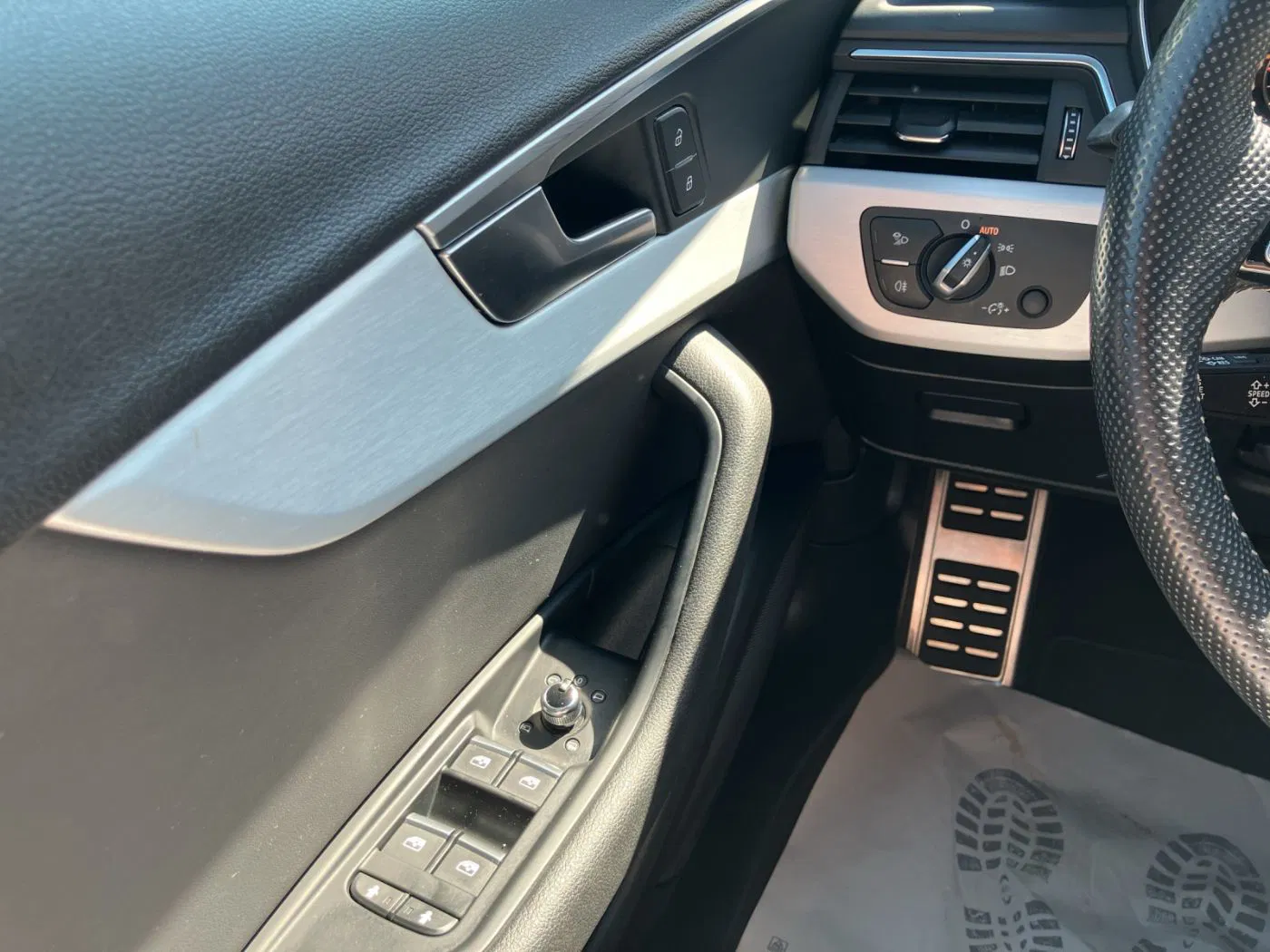 Audi A4 Avant 2.0 40 TDI sport | Bild 6 von 17