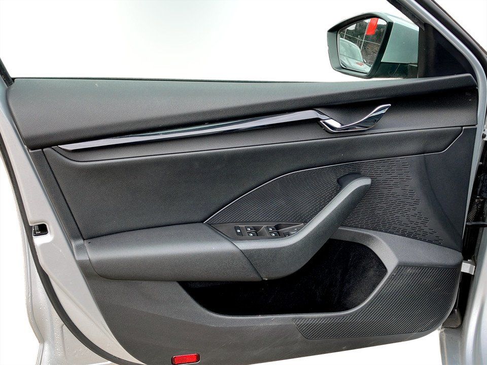 Skoda Octavia Combi 2.0 TDI Ambition | Bild 8 von 18