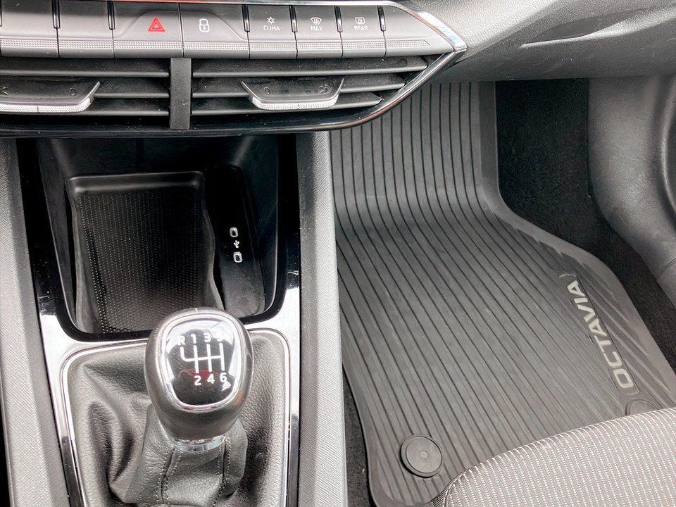 Skoda Octavia Combi 2.0 TDI Ambition | Bild 17 von 18