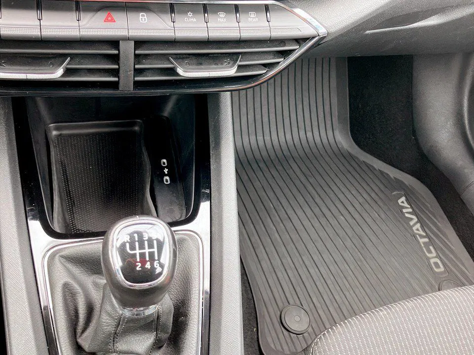 Skoda Octavia Combi 2.0 TDI Ambition | Bild 17 von 18