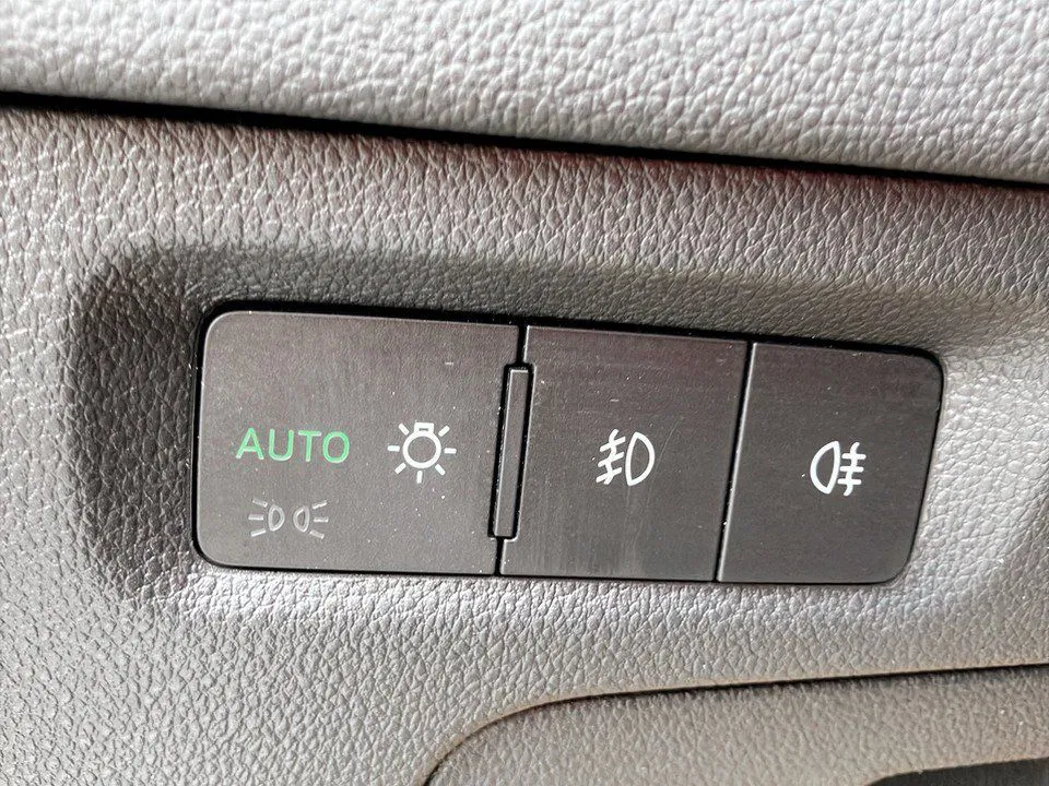 Skoda Octavia Combi 2.0 TDI Ambition | Bild 7 von 18