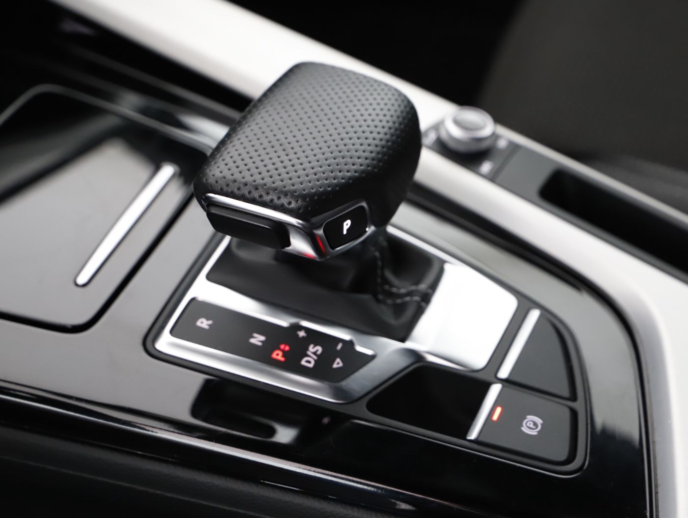 Audi A4 35 TFSI S-Line Aut. | Bild 25 von 28