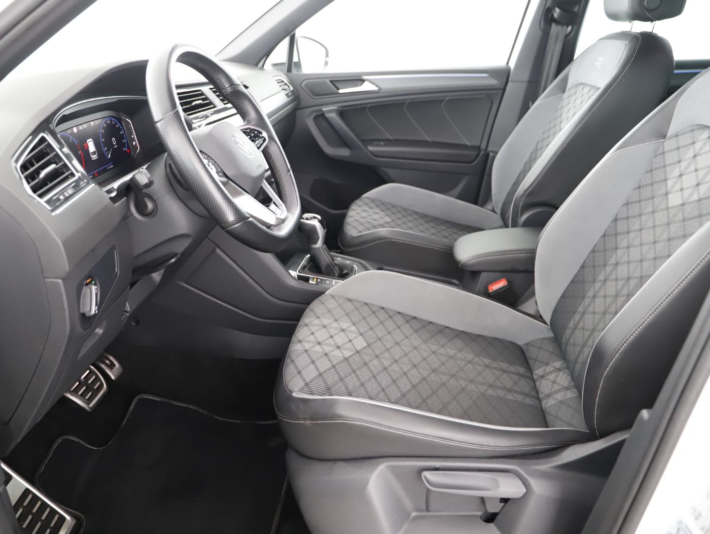 VW Tiguan 2.0 TDI BMT R-Line | Bild 12 von 25