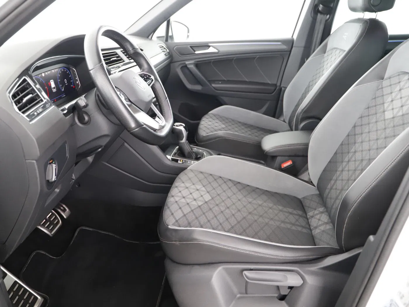 VW Tiguan 2.0 TDI BMT R-Line | Bild 12 von 25