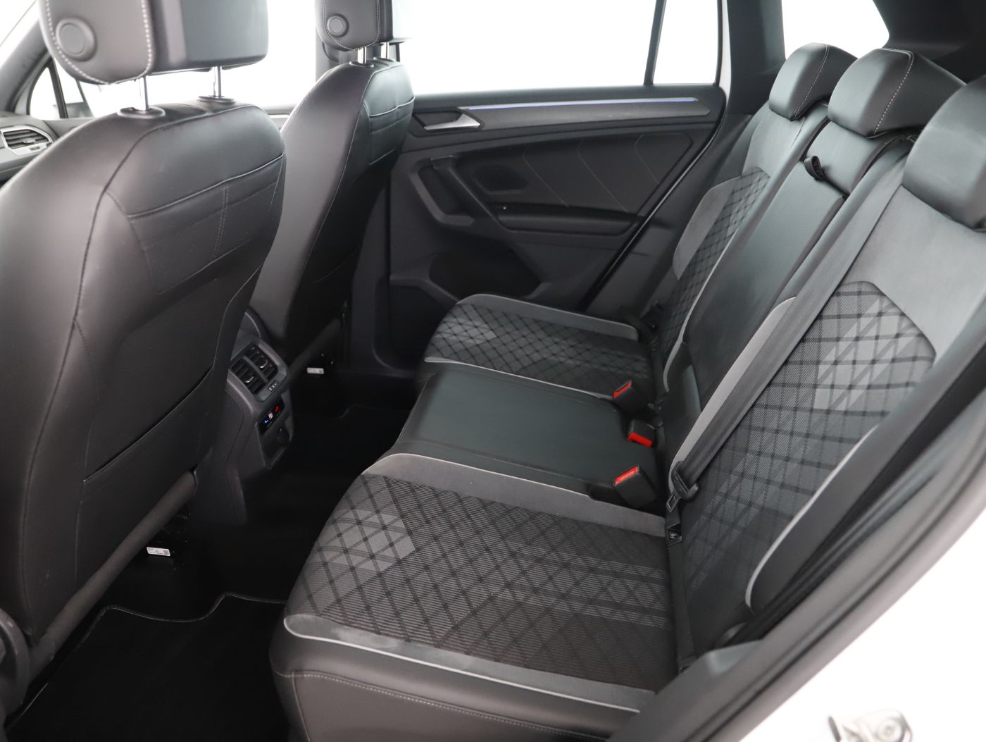 VW Tiguan 2.0 TDI BMT R-Line | Bild 23 von 25