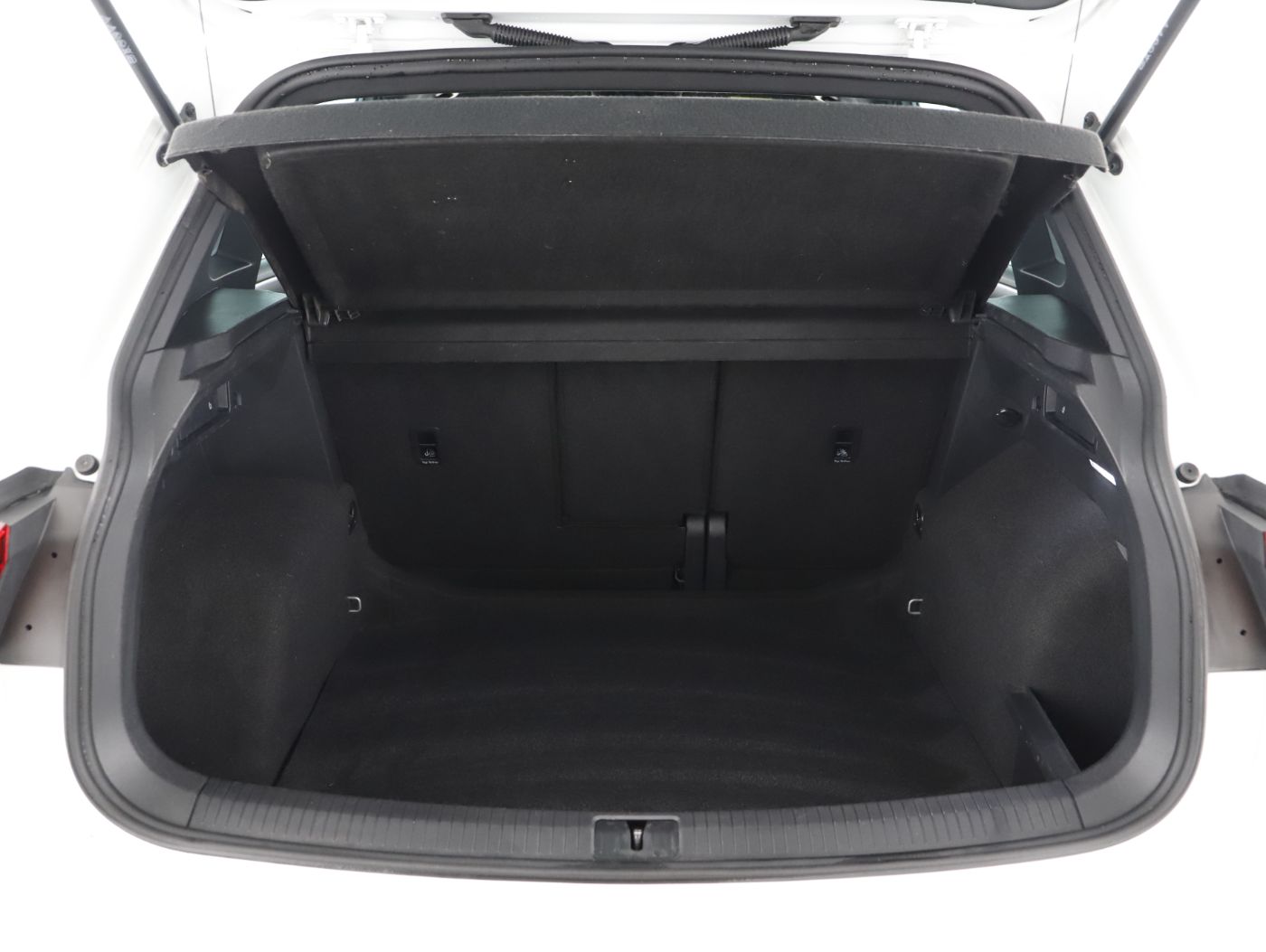 VW Tiguan 2.0 TDI BMT R-Line | Bild 24 von 25