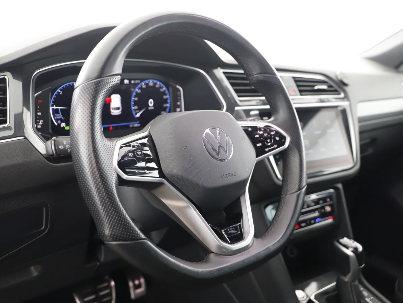 VW Tiguan 2.0 TDI BMT R-Line | Bild 13 von 25