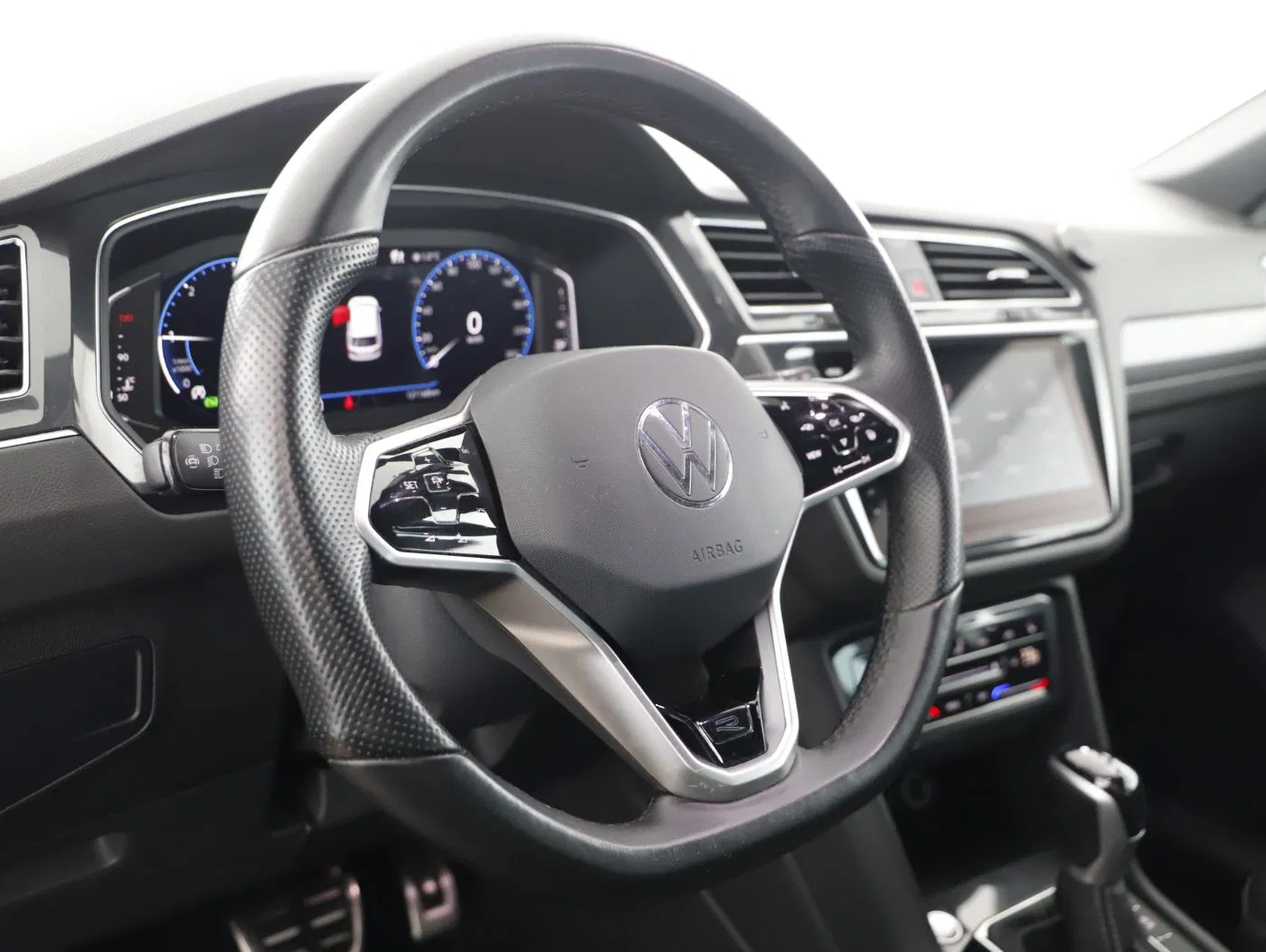 VW Tiguan 2.0 TDI BMT R-Line | Bild 13 von 25