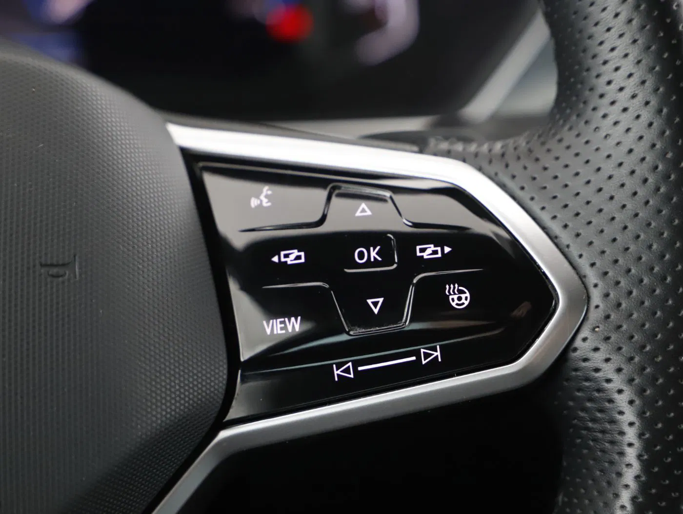 VW Tiguan 2.0 TDI BMT R-Line | Bild 15 von 25