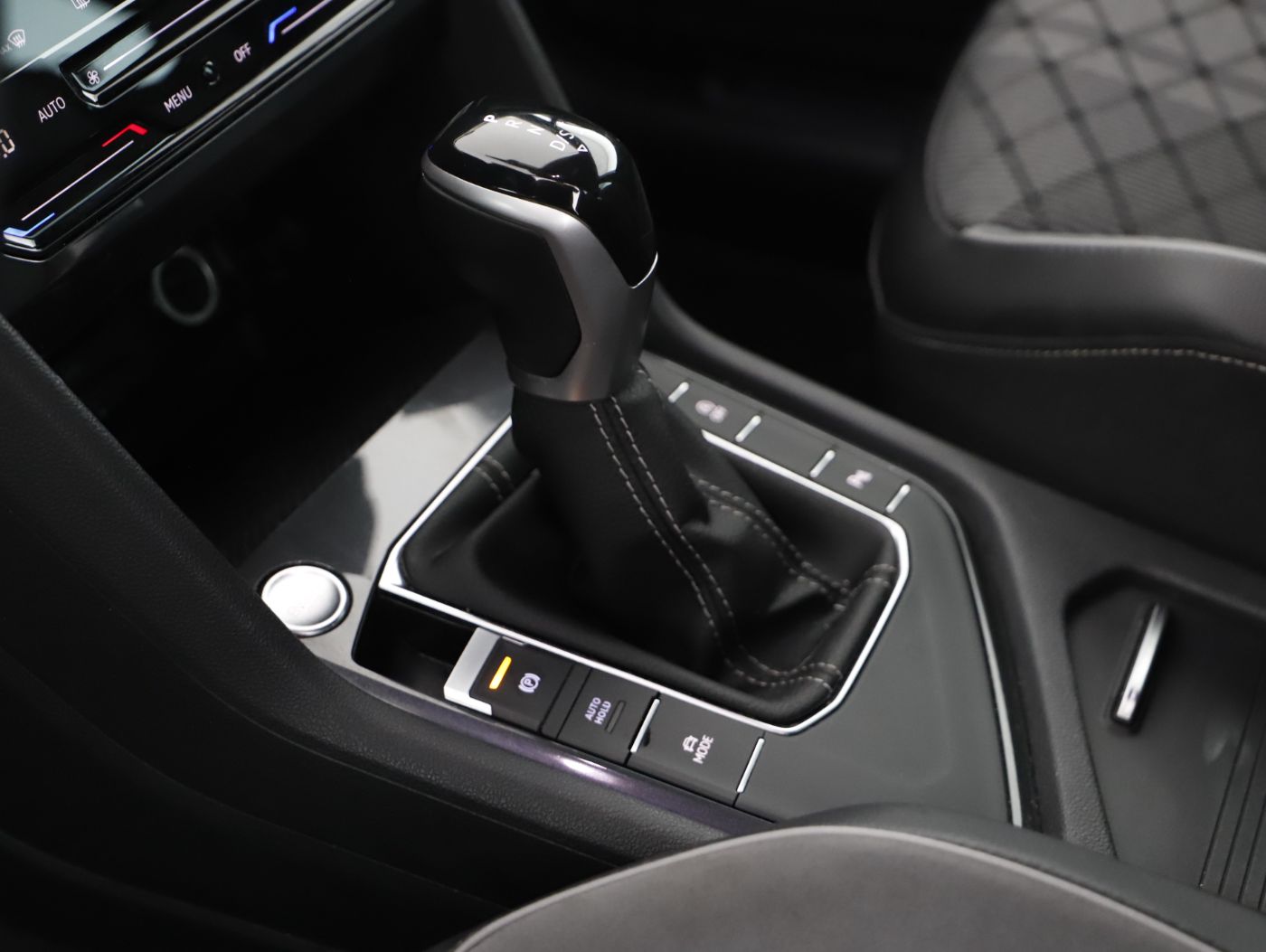 VW Tiguan 2.0 TDI BMT R-Line | Bild 17 von 25