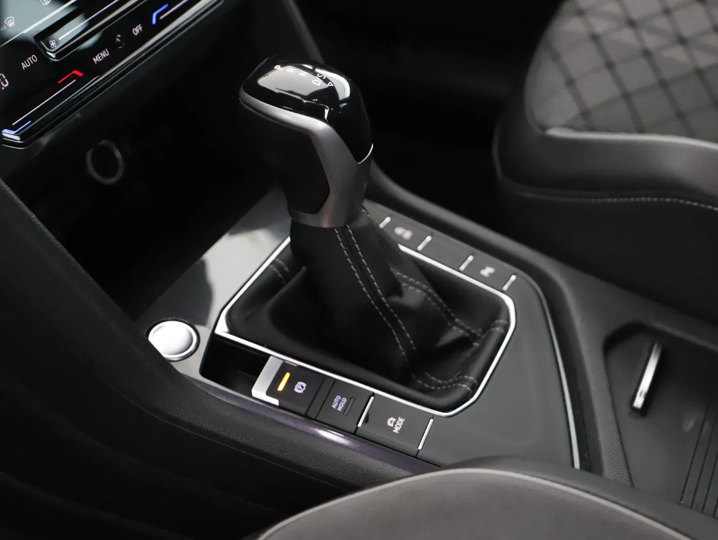 VW Tiguan 2.0 TDI BMT R-Line | Bild 17 von 25