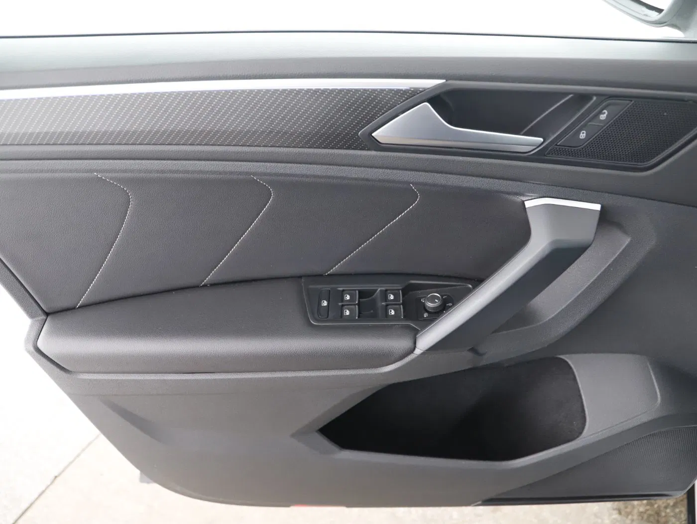 VW Tiguan 2.0 TDI BMT R-Line | Bild 9 von 25