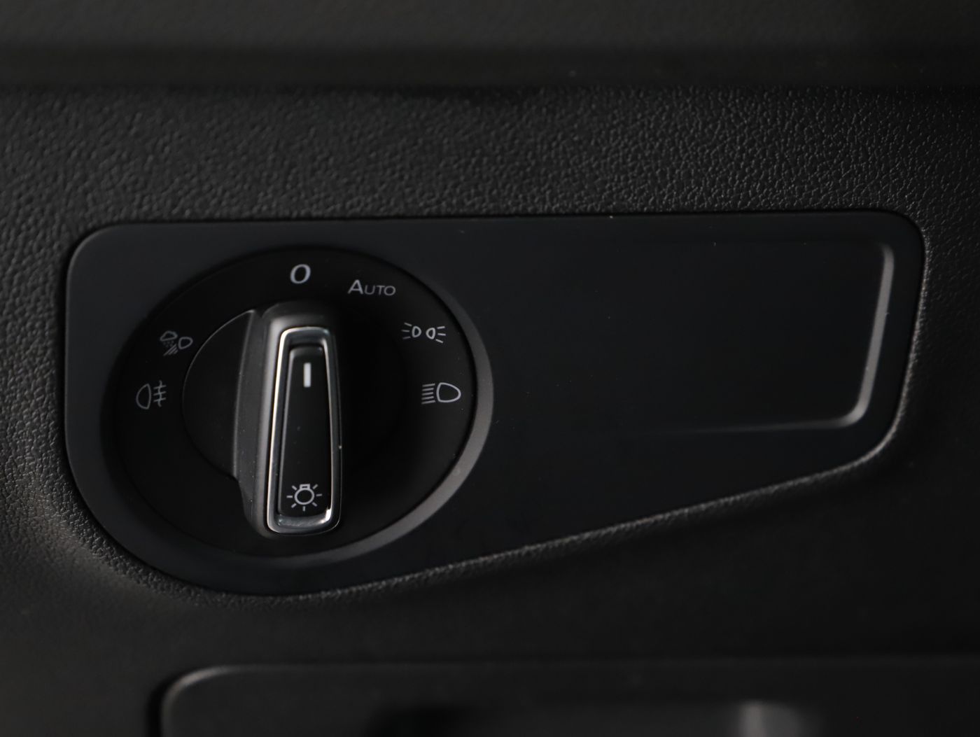 VW Tiguan 2.0 TDI BMT R-Line | Bild 11 von 25