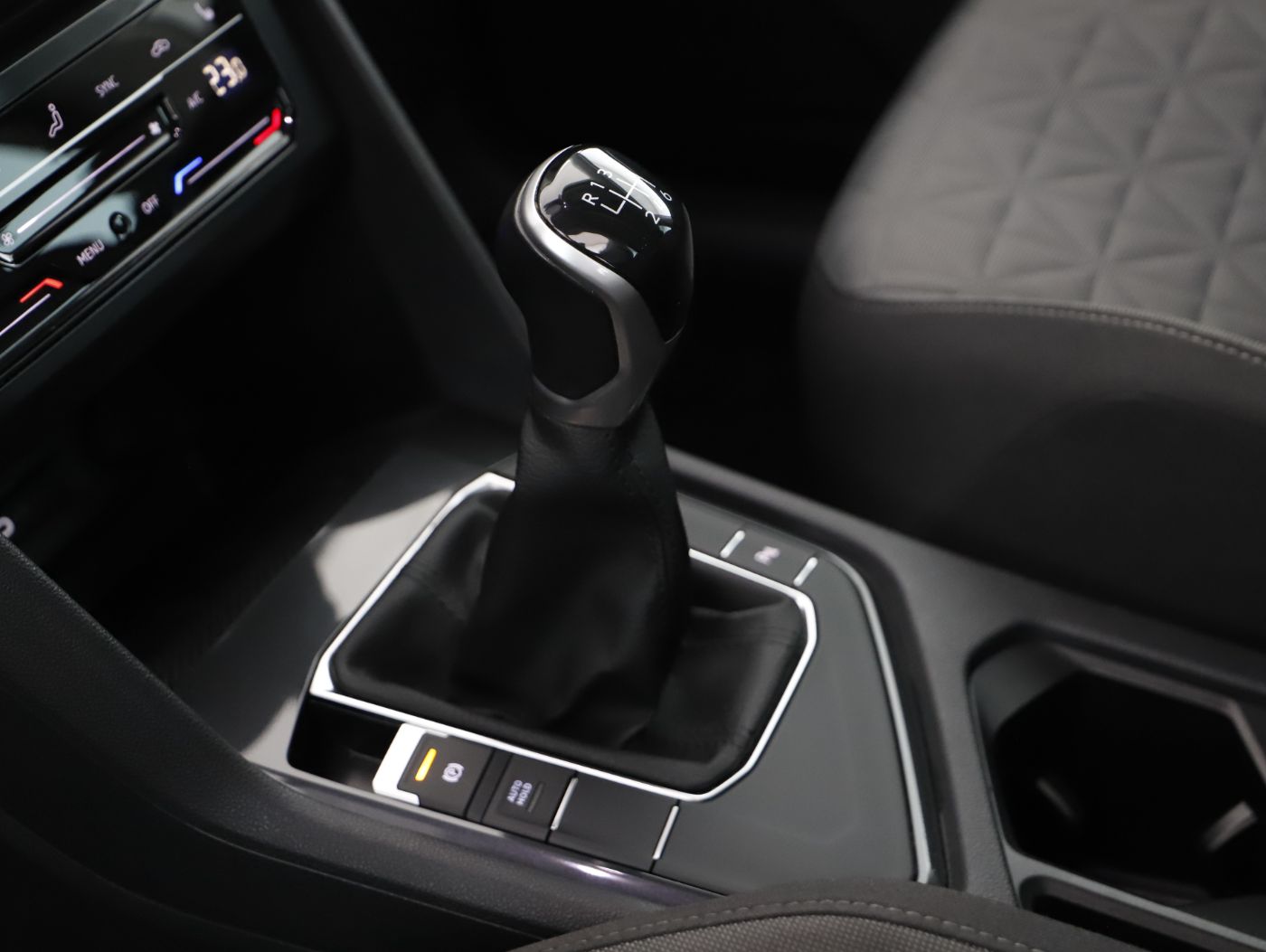 VW Tiguan 2.0 TDI Life | Bild 14 von 15