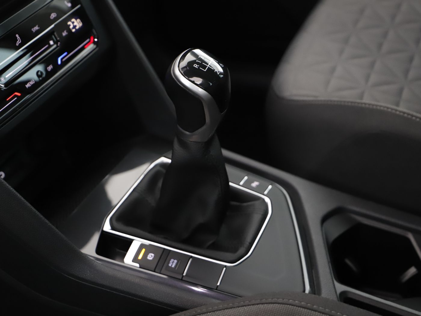 VW Tiguan 2.0 TDI Life | Bild 15 von 16